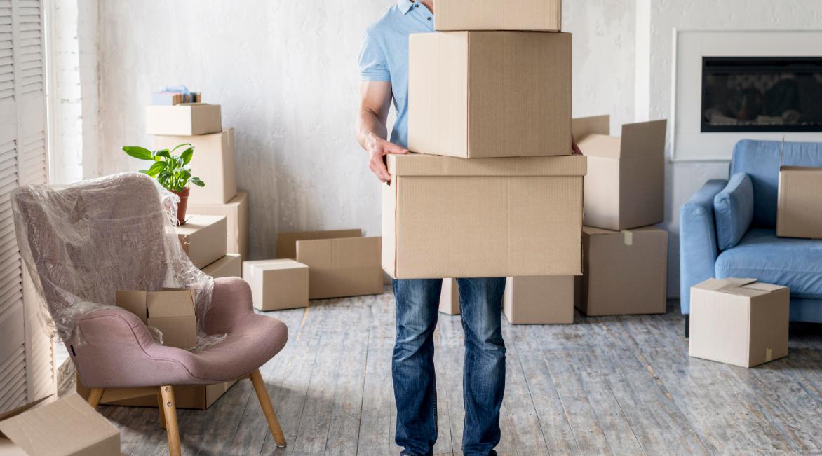 tu chuyen nha hay thue dich vu