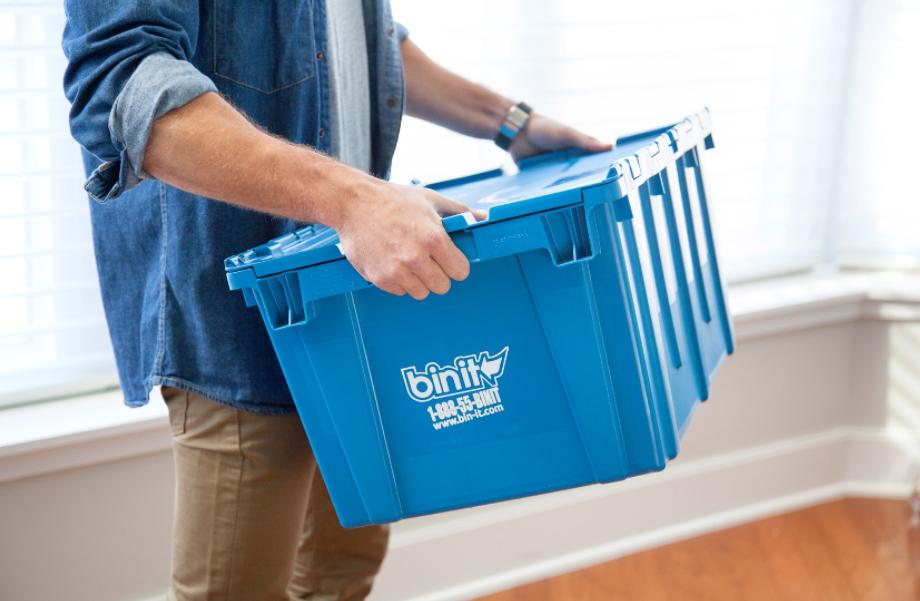 thùng nhựa chuyển nhà ngày mưa