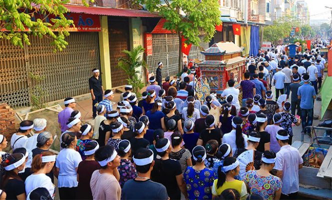 chuyển nhà gặp đám ma